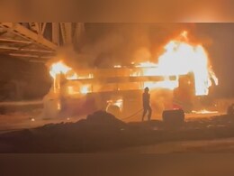 मुंबई-गोवा हाइवे पर बस जब धू-धू कर जलने लगी, देखें 'बर्निंग बस' का वीडियो