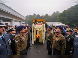 पंचतत्व में विलीन हुए पूर्व पीएम मनमोहन सिंह, देश ने नम आंखों से दी विदाई; जानें हर अपडेट पंचतत्व में विलीन हुए पूर्व पीएम मनमोहन सिंह, देश ने नम आंखों से दी विदाई; जानें हर अपडेट