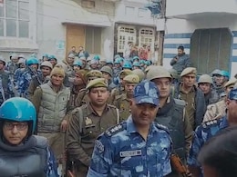 सैकड़ों पुलिसकर्मी के साथ संभल सांसद के घर पहुंची बिजली विभाग की टीम, लगाया स्मार्ट मीटर सैकड़ों पुलिसकर्मी के साथ संभल सांसद के घर पहुंची बिजली विभाग की टीम, लगाया स्मार्ट मीटर