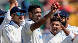 Ashwin : कदाचित अश्विनचा अपमान झाला असेल... वडिलांचा धक्कादायक दावा! क्रिकेटपटूनं दिलं स्पष्टीकरण
