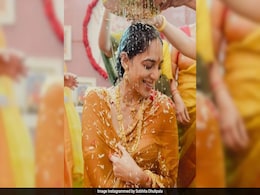 Sobhita Dhulipala's <i>Mangalasnaanam</i> Pics Get Love From Vikrant Massey, Dia Mirza, Sanya Malhotra And Others Sobhita Dhulipala's <i>Mangalasnaanam</i> Pics Get Love From Vikrant Massey, Dia Mirza, Sanya Malhotra And Others
