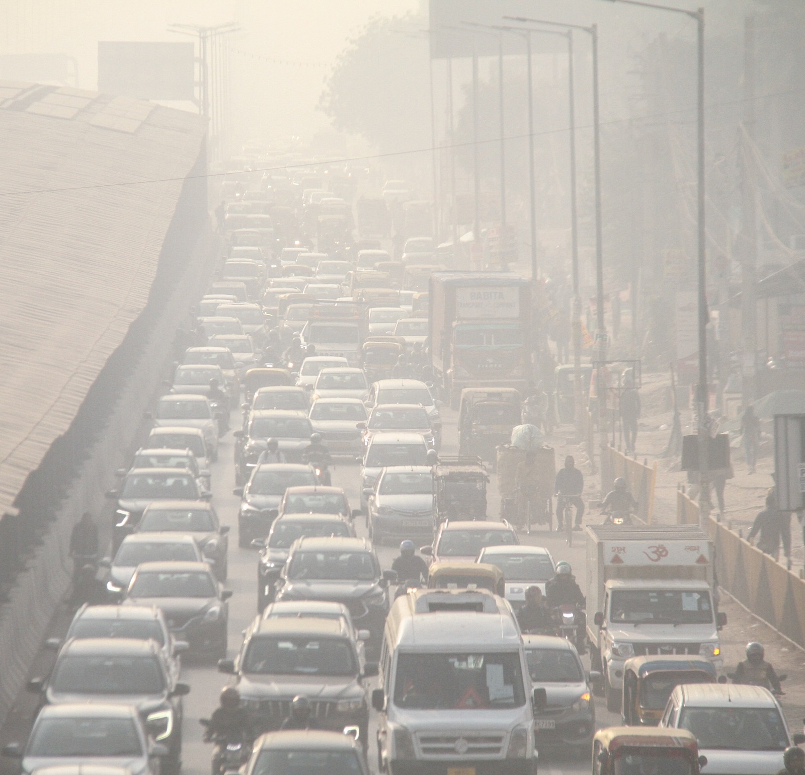 Is Poor Air Quality Making Dengue Recovery Harder? Punjab Doctors Raise Alarm