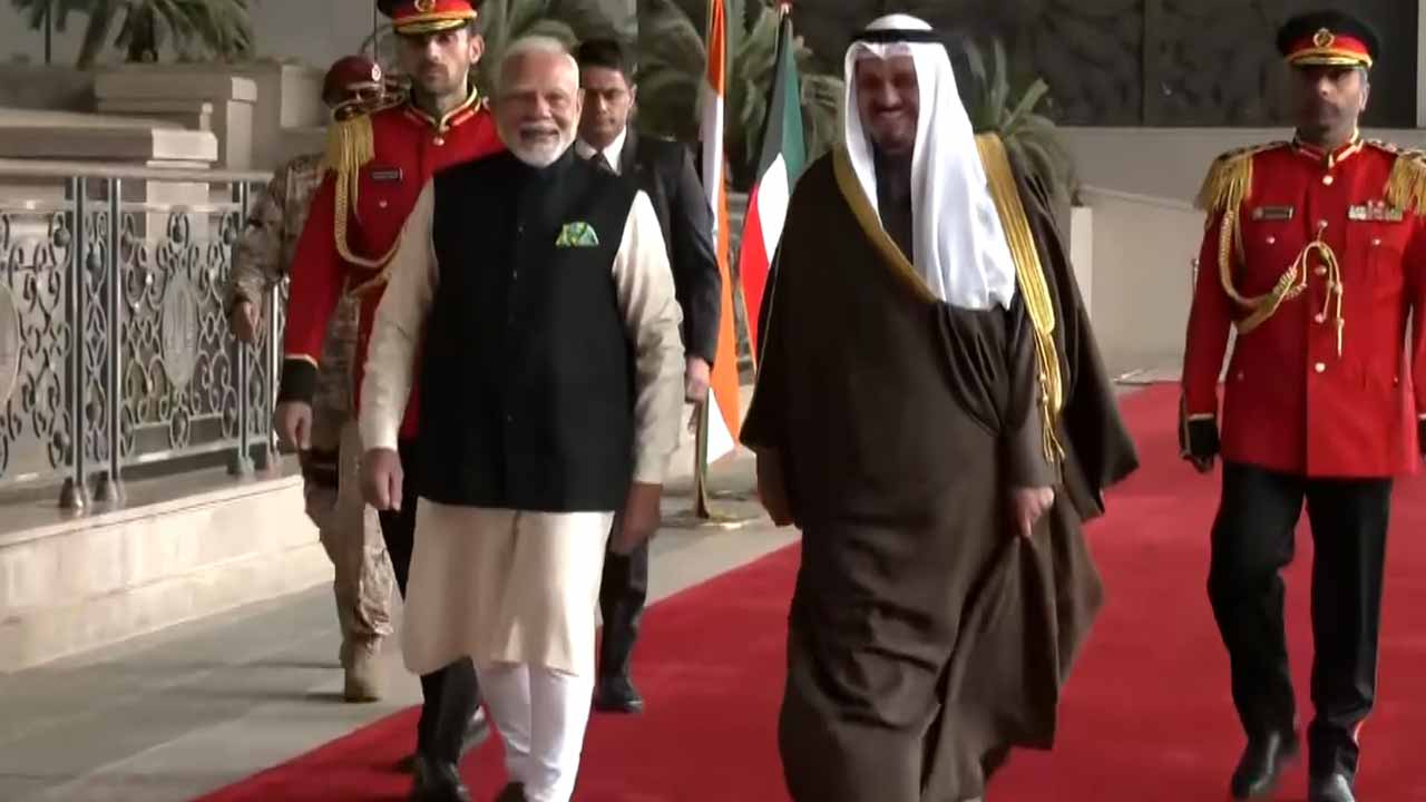 PM Modi Meets Amir Of Kuwait, Gets Ceremonial Guard Of Honour