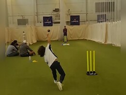 Video: "गुड बॉल...गुड बॉल" तैमूर की तेज गेंदबाजी देख कोच भी हुए खुश, बॉलिंग के बाद बैटिंग में भी दिखे हाथ आजमाते Video: "गुड बॉल...गुड बॉल" तैमूर की तेज गेंदबाजी देख कोच भी हुए खुश, बॉलिंग के बाद बैटिंग में भी दिखे हाथ आजमाते