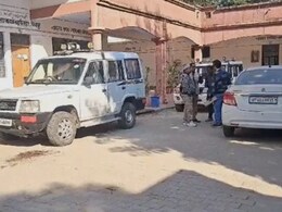 VIDEO: बहराइच में तहसीलदार की गाड़ी ने बाइक सवार को मारी टक्कर, शव 30 KM तक घसीटा