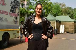 Sonakshi Sinha AKA <i>Asli</i> Sona's Date With Paps Sonakshi Sinha AKA <i>Asli</i> Sona's Date With Paps