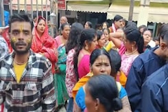 Mathura Banke Bihari Temple Appeals Devotees To Wear Modest Clothes While Visiting Vrindavan Mathura Banke Bihari Temple Appeals Devotees To Wear Modest Clothes While Visiting Vrindavan