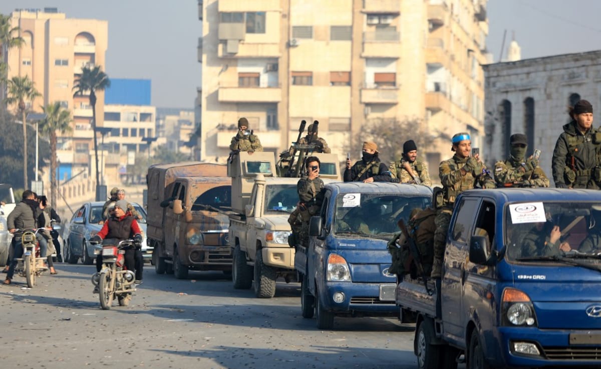 Syria War Live Updates: After Capturing Homs, Rebels Begin Entering Damascus