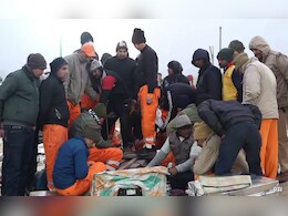 राजस्थान : 40 घंटे बाद भी 700 फीट गहरे बोरवेल में फंसी है 3 साल की बच्ची, बचाव कार्य जारी राजस्थान : 40 घंटे बाद भी 700 फीट गहरे बोरवेल में फंसी है 3 साल की बच्ची, बचाव कार्य जारी