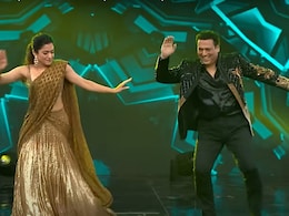 पुष्पा 2 की श्रीवल्ली ने गोविंदा संग बलम सामी गाने पर किया जबरदस्त डांस, रश्मिका ने भी जोड़े हाथ, फैंस बोले- सबके बाप हैं... पुष्पा 2 की श्रीवल्ली ने गोविंदा संग बलम सामी गाने पर किया जबरदस्त डांस, रश्मिका ने भी जोड़े हाथ, फैंस बोले- सबके बाप हैं...