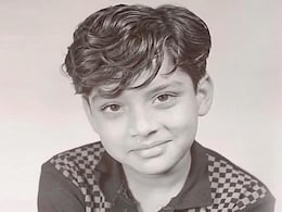 'शोले' में निभाया डबल रोल, बड़ा होकर बना एक्टिंग का बाप, बीवी भी है बॉलीवुड की स्टार तो बेटी का भी है दबदबा...कौन है ये बच्चा? 'शोले' में निभाया डबल रोल, बड़ा होकर बना एक्टिंग का बाप, बीवी भी है बॉलीवुड की स्टार तो बेटी का भी है दबदबा...कौन है ये बच्चा?