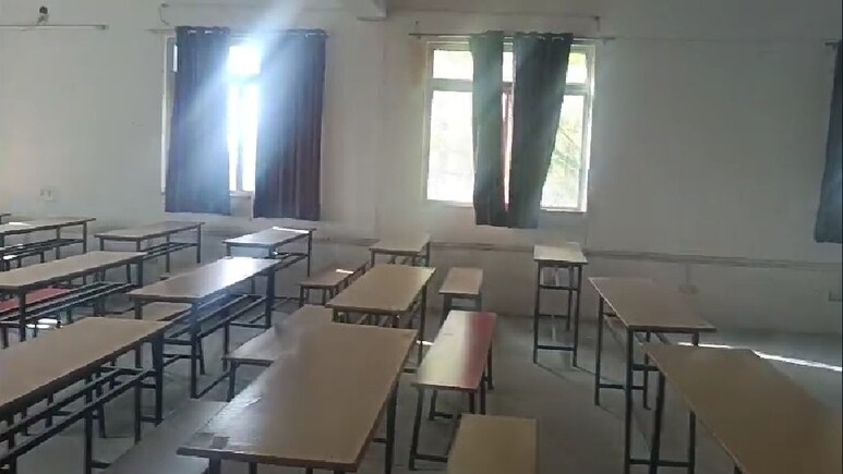 MP College Scam: एमपी में वीसी का बड़ा कारनामा! 22 कॉलेजों से बच्चे-टीचर-प्रिंसिपल सब गायब... खेतों के बीच बने मिले कई कॉलेज