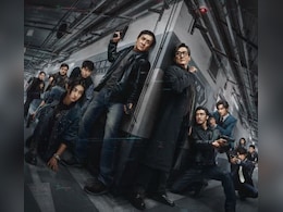 <i>The Shadow's Edge</i> First Poster: SEVENTEEN's Jun Teams Up With Jackie Chan <i>The Shadow's Edge</i> First Poster: SEVENTEEN's Jun Teams Up With Jackie Chan
