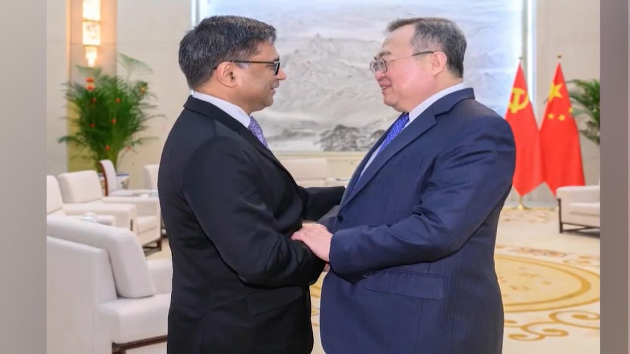 China: Vikram Misri Meets Wang Yi | Trump's Columbia Deportation Threat