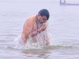 MahaKumbh 2025: महाकुंभ में सीएम भजनलाल ने लगाई आस्था की डुबकी, लेटे हुए हनुमान जी के किए दर्शन