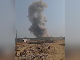 Maharashtra Factory Blast: भंडारा ऑर्डनेंस फैक्ट्री में ब्लास्ट, 5 KM तक गई धमाके की गूंज कम से कम 5 की मौत Maharashtra Factory Blast: भंडारा ऑर्डनेंस फैक्ट्री में ब्लास्ट, 5 KM तक गई धमाके की गूंज कम से कम 5 की मौत