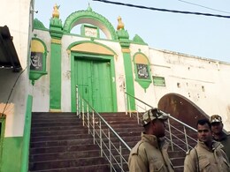 संभल जामा मस्जिद में रंगाई-पुताई की मिली इजाजत, इलाहाबाद हाई कोर्ट ने दिया आदेश संभल जामा मस्जिद में रंगाई-पुताई की मिली इजाजत, इलाहाबाद हाई कोर्ट ने दिया आदेश