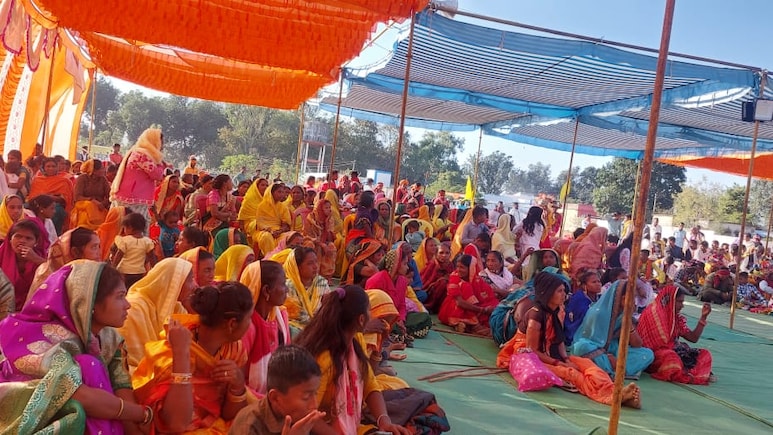 गोवारी मिलन समारोह में गाजे-बाजे और नृत्य की पेशकश, आखिर में आदिवासियों ने उठाई ये मांग गोवारी मिलन समारोह में गाजे-बाजे और नृत्य की पेशकश, आखिर में आदिवासियों ने उठाई ये मांग