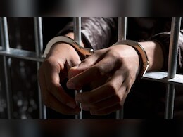 महाराष्ट्र: कुख्यात चोर को 24 घड़ियां और 3 आईफोन समेत महंगे समान के साथ पकड़ा महाराष्ट्र: कुख्यात चोर को 24 घड़ियां और 3 आईफोन समेत महंगे समान के साथ पकड़ा