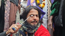 Rajasthan: किसी के जीभ के आर-पार लोहे का सरिया, किसी की निकली आंख; अजमेर शरीफ दरगाह में हैरतअंगेज दृश्य देख उड़ गए होश