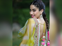 Lohri Looks: लोहड़ी पर इन सेलेब्स की तरह आप भी हो सकती हैं तैयार, लुक की तारीफ करते नहीं थकेंगे लोग  Lohri Looks: लोहड़ी पर इन सेलेब्स की तरह आप भी हो सकती हैं तैयार, लुक की तारीफ करते नहीं थकेंगे लोग