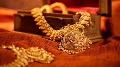 Kalyan Jewellers Shares: मुनाफे में 49% उछाल के बावजूद कल्याण ज्वेलर्स का शेयर 9% टूटा, क्या रही वजह?