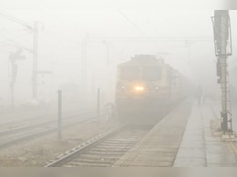 घने कोहरे ने रफ्तार पर लगाया ब्रेक! कई ट्रेनें लेट, विमान सेवा प्रभावित; ठंड ने लोगों की बढ़ाई मुसीबत घने कोहरे ने रफ्तार पर लगाया ब्रेक! कई ट्रेनें लेट, विमान सेवा प्रभावित; ठंड ने लोगों की बढ़ाई मुसीबत