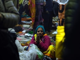 महाकुंभ में कैसे बने भगदड़ जैसे हालात, आधी रात हुआ क्या, लोगों की आपबीती और रामभद्राचार्य की अपील सुनिए