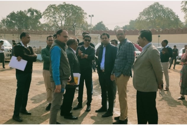 उदयपुर के गांधी ग्राउंड में राज्य स्तरीय गणतंत्र दिवस समारोह की तैयारियों का जायजा लेते अधिकारी. उदयपुर के गांधी ग्राउंड में राज्य स्तरीय गणतंत्र दिवस समारोह की तैयारियों का जायजा लेते अधिकारी.