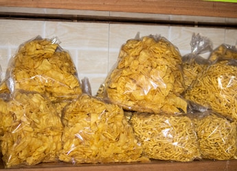 1-Year-Old Girl In Gujarat Gets Diarrhoea After Eating Popular Snack Containing Dead Rat 1-Year-Old Girl In Gujarat Gets Diarrhoea After Eating Popular Snack Containing Dead Rat