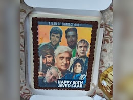 <i>Sholay, Deewaar</i> And A Cake: Javed Akhtar's 80th Birthday Is Served With A Slice of Bollywood. Courtesy: Vidya Balan And Sidharth Roy Kapoor <i>Sholay, Deewaar</i> And A Cake: Javed Akhtar's 80th Birthday Is Served With A Slice of Bollywood. Courtesy: Vidya Balan And Sidharth Roy Kapoor