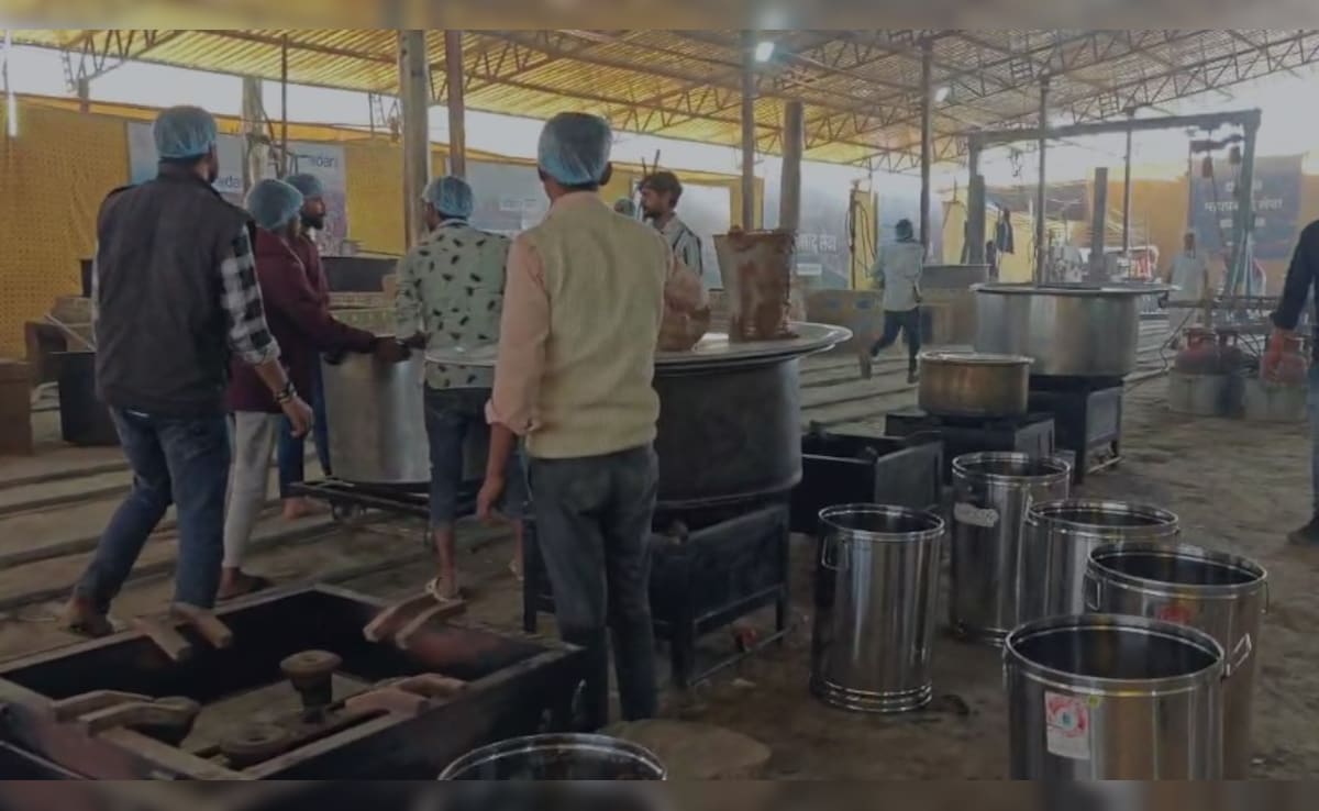 (महाकुंभ में अदाणी ग्रुप और इस्कॉन मिलकर चला रहे महाकिचन) (महाकुंभ में अदाणी ग्रुप और इस्कॉन मिलकर चला रहे महाकिचन)