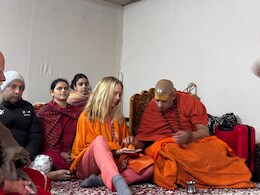 महाकुंभ में आईं स्टीव जॉब्स की अरबपति पत्नी को गोत्र, नाम के बाद अब मिली दीक्षा, देखें तस्वीरें