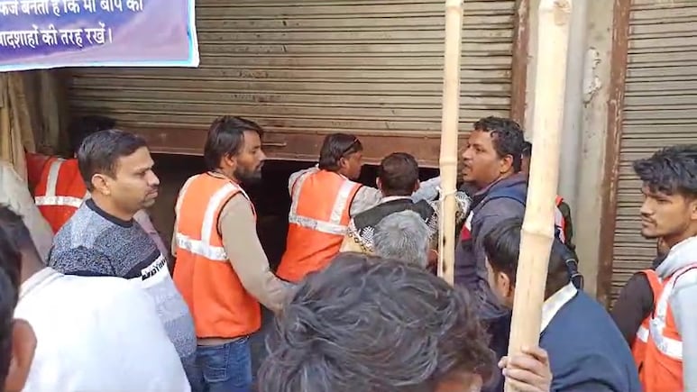 अजमेर दरगाह के पास नगर निगम की बड़ी कार्रवाई, दो होटल किए सीज; भारी संख्या में पुलिस रही तैनात