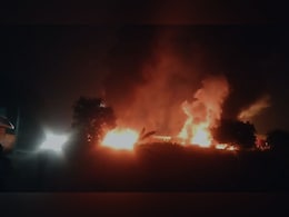 ग्रेटर नोएडा की केमिकल फैक्ट्री में लगी भीषण आग, एक के बाद एक हुए कई धमाके ग्रेटर नोएडा की केमिकल फैक्ट्री में लगी भीषण आग, एक के बाद एक हुए कई धमाके