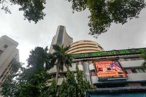 Stock Market Today: शेयर बाजार में तेजी जारी, सेंसेक्स-निफ्टी बढ़त के साथ हरे निशान पर कर रहे कारोबार