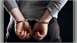 Crime story: पोलीस वाटत होते मिठाई, त्याच वेळी हाती लागला फरार आरोपी, नक्की काय घडलं?