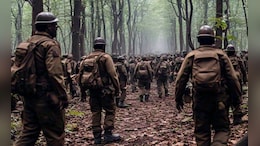 Naxalites surrendered in Bijapur : 22 लाख के&nbsp;इनामी 10 माओवादियों समेत 13 नक्सलियों ने किया सरेंडर,'लाल आतंक' से मोह भंग
