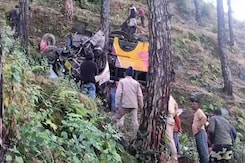 6 Dead, 22 Injured After Bus Falls Into 100-Meter-Deep Gorge In Uttarakhand 6 Dead, 22 Injured After Bus Falls Into 100-Meter-Deep Gorge In Uttarakhand