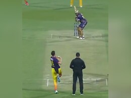 VIDEO: RCB ने ऑक्शन में जिसपर बहाया पानी की तरफ पैसा, उसका बोल्ड होने का तरीका देख हैरान हो जाएंगे आप VIDEO: RCB ने ऑक्शन में जिसपर बहाया पानी की तरफ पैसा, उसका बोल्ड होने का तरीका देख हैरान हो जाएंगे आप