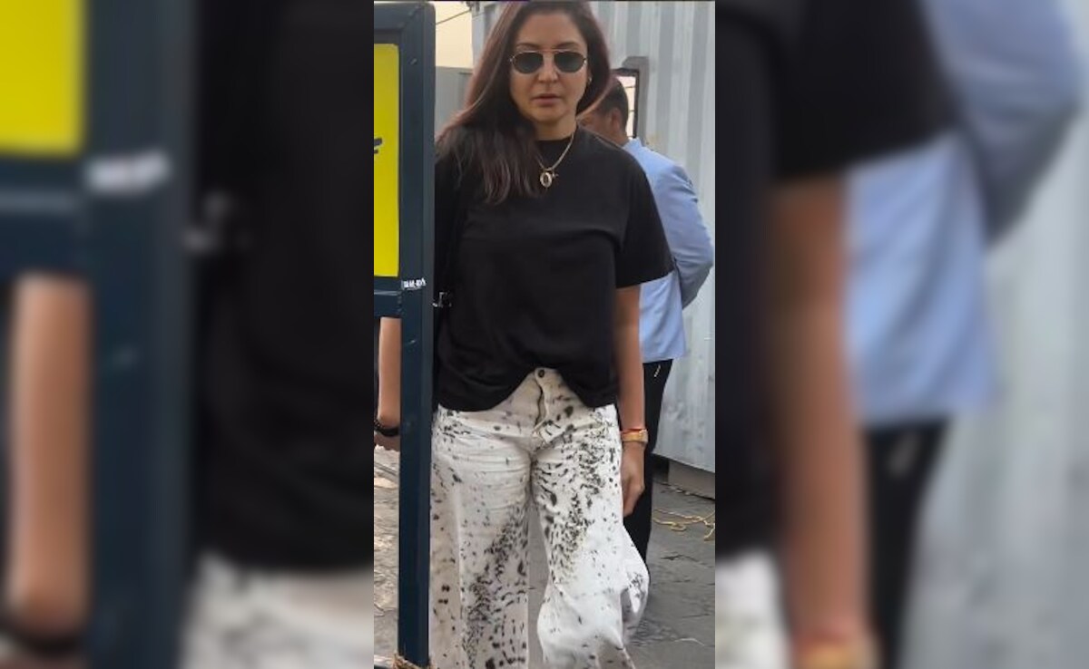 Anushka Sharma Returns To Mumbai After Weekend Getaway In Alibaug. MIA - Virat Kohli