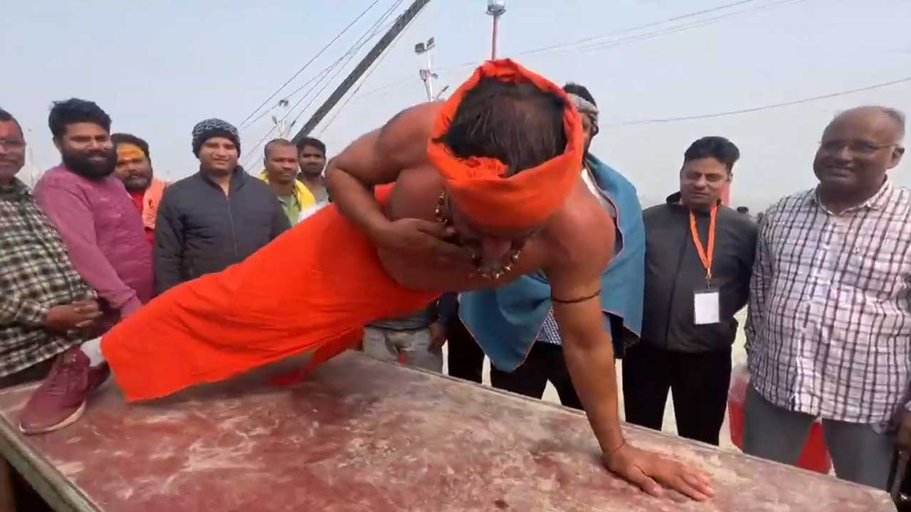 NDTV At Maha Kumbh: Seer Does One-Hand Pushup To Give Message Of Fitness