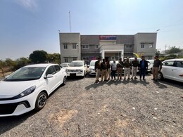 Indore Crime: एक दो नहीं डेढ़ करोड़ रुपये की 11 कारों पर ऐसे किया हाथ साफ, अब पुलिस के हत्थे चढ़े शातिर Indore Crime: एक दो नहीं डेढ़ करोड़ रुपये की 11 कारों पर ऐसे किया हाथ साफ, अब पुलिस के हत्थे चढ़े शातिर
