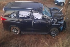 Karnataka Minister Laxmi Hebbalkar's Toyota Innova Crashes Into Tree, Taken To Hospital Karnataka Minister Laxmi Hebbalkar's Toyota Innova Crashes Into Tree, Taken To Hospital