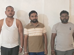 पत्रकार मुकेश चंद्राकर की हत्या मामले में 2 रिश्तेदार सहित 3 गिरफ्तार, मुख्य आरोपी ठेकेदार अभी भी फरार पत्रकार मुकेश चंद्राकर की हत्या मामले में 2 रिश्तेदार सहित 3 गिरफ्तार, मुख्य आरोपी ठेकेदार अभी भी फरार