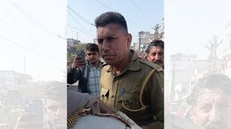 ड्राइवरों से अवैध वसूली कर रहा था कांस्टेबल, वीडियो वायरल होने पर DCP ने लिया बड़ा एक्शन