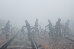 Dense Fog Across North India Reduces Visibility For 2nd Day, Flight Ops Hit Dense Fog Across North India Reduces Visibility For 2nd Day, Flight Ops Hit