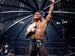 WWE Star Shawn Michaels Gives Kevin Owens Sweet Chin Music On Saturday Night's Main Event WWE Star Shawn Michaels Gives Kevin Owens Sweet Chin Music On Saturday Night's Main Event