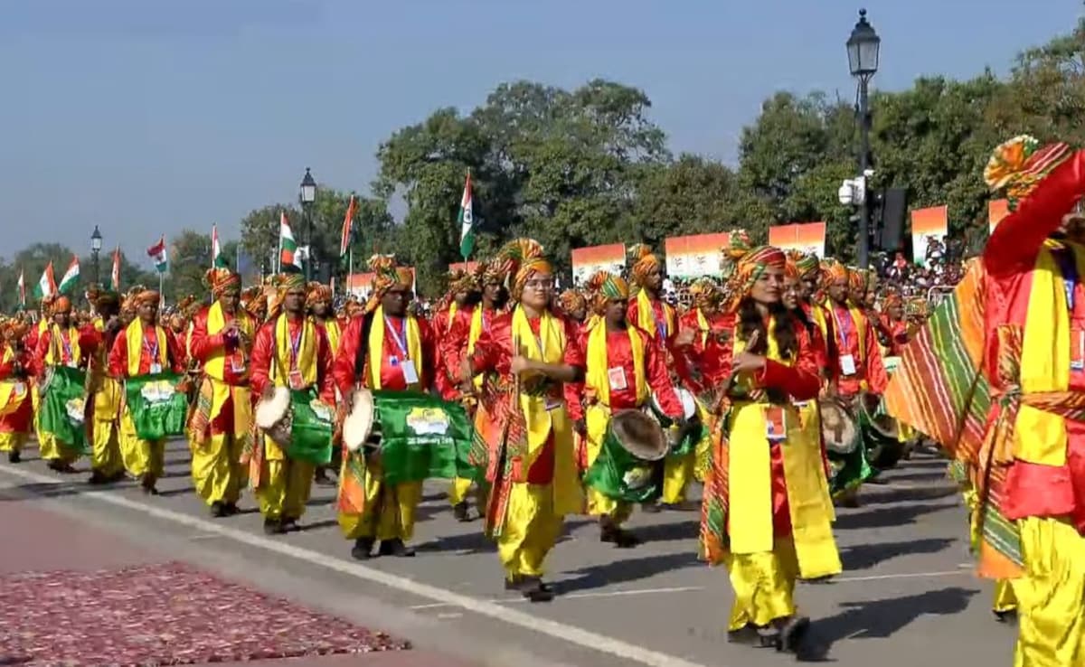 Republic Day 2025 Live Updates from Kartavya Path: Parade Begins, 300 Artists Perform Saare Jahan Se Achcha Republic Day 2025 Live Updates from Kartavya Path: Parade Begins, 300 Artists Perform Saare Jahan Se Achcha