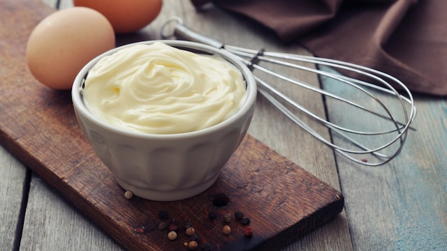 Thisis the best way to make fresh, preservative-free and chemical-free garlic mayo